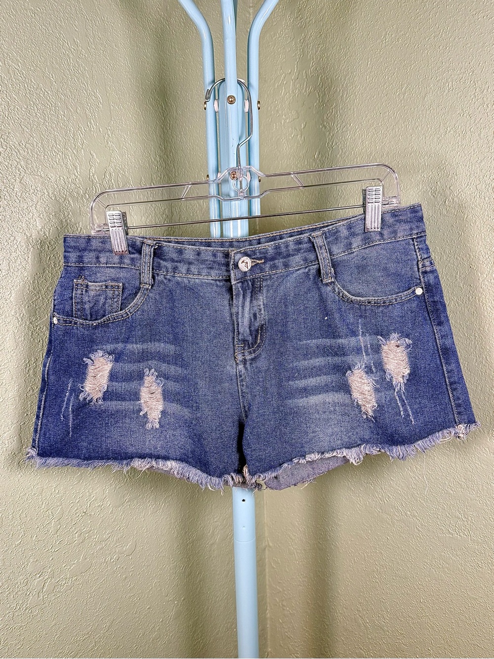 Hot Kiss Distressed Denim Jean Shorts – Medium Wash